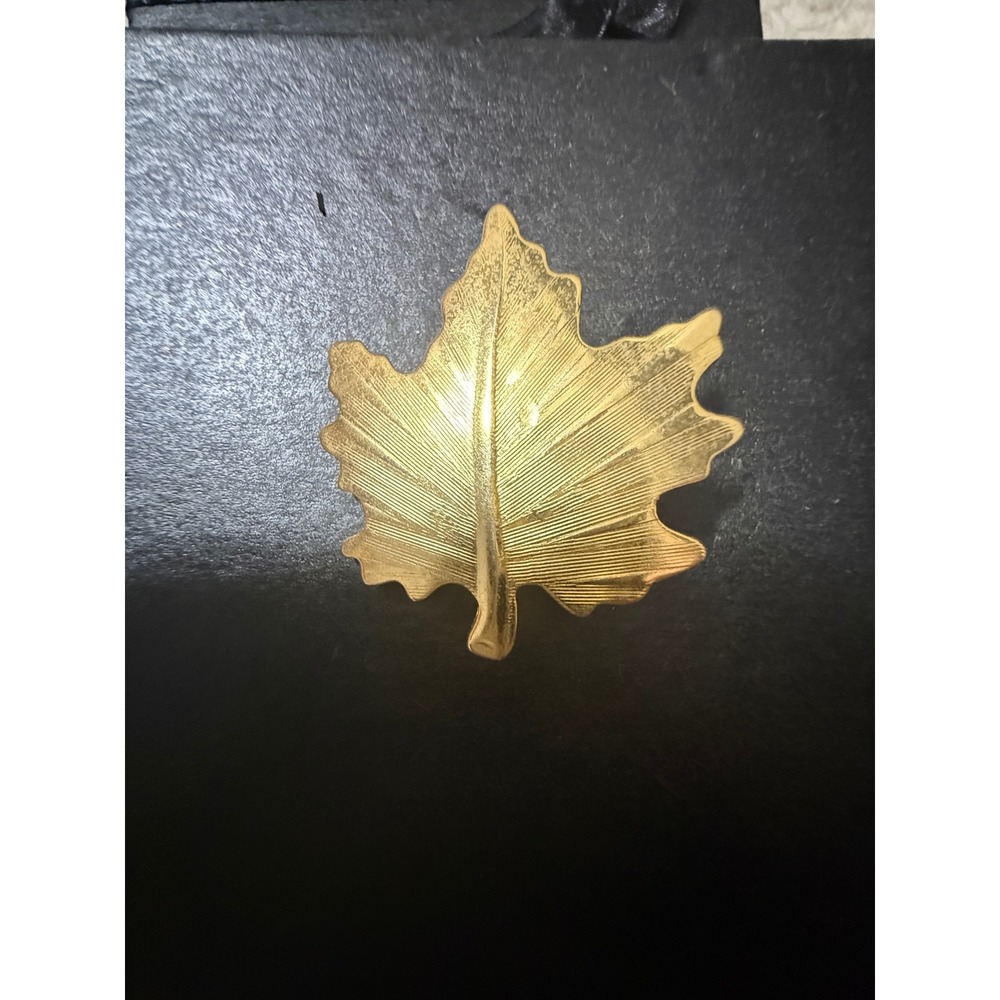 Gold Tone Mapleβ Leaf Pin Brooch Autumn Fall Jewelry Accessory